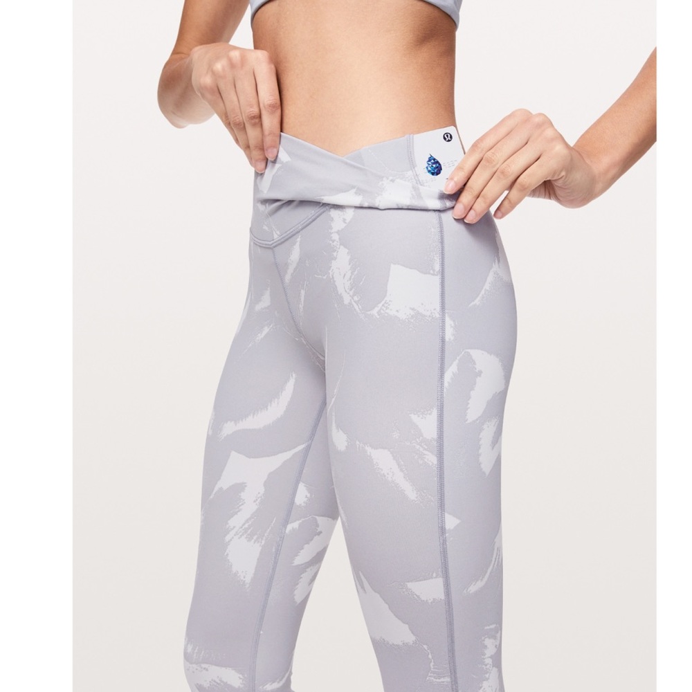 Lululemon Flower White Silver Lilac Wunder - Picture 5 of 5